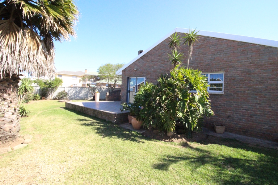 To Let 3 Bedroom Property for Rent in Kidds Beach Eastern Cape